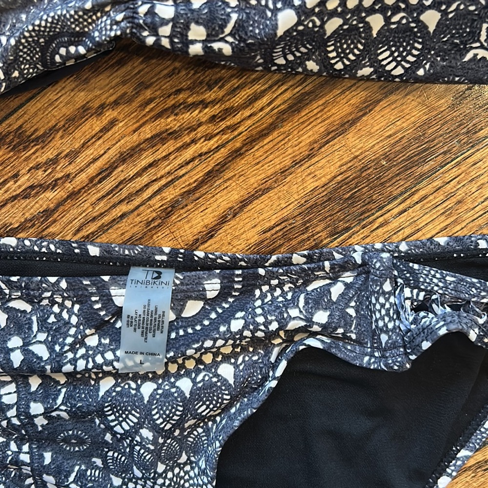Lace patterned bikini - Picture 3 of 6